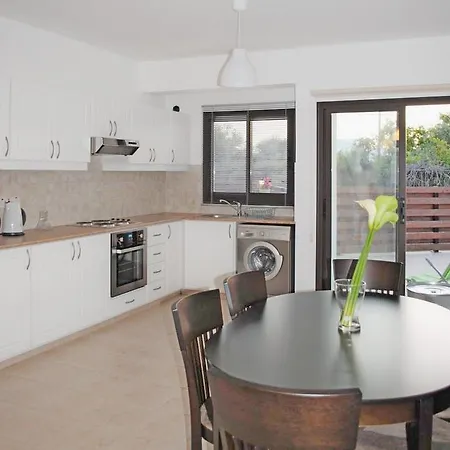 Siblings Nest 1 Polis