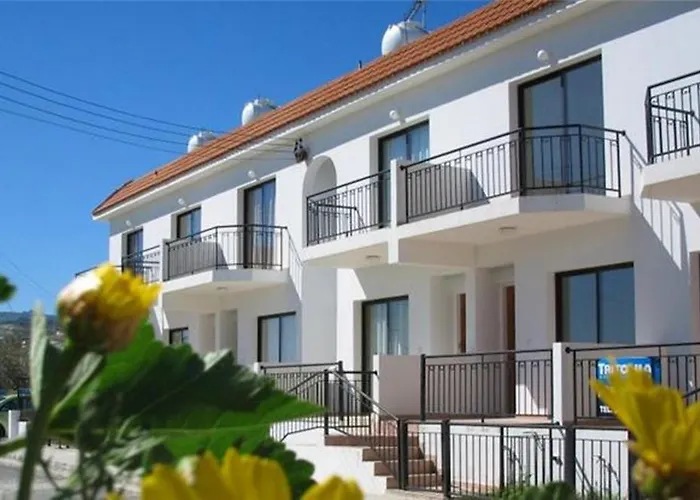 Siblings Nest 1 * Polis